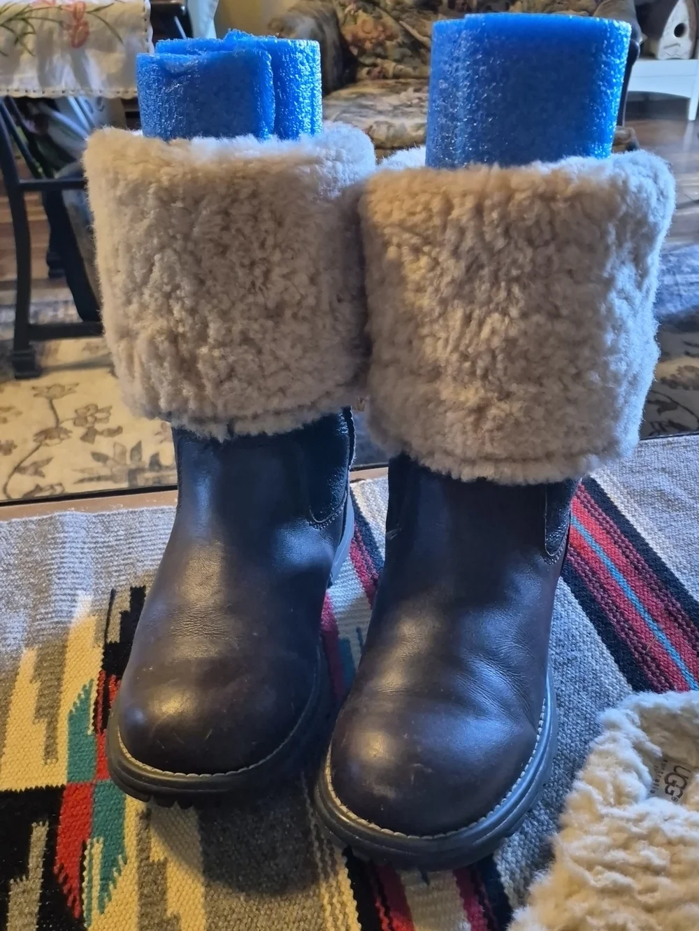 .UGG Brooks Tall model number 5490).VGC. Dark Brown Leather/sherling Insole